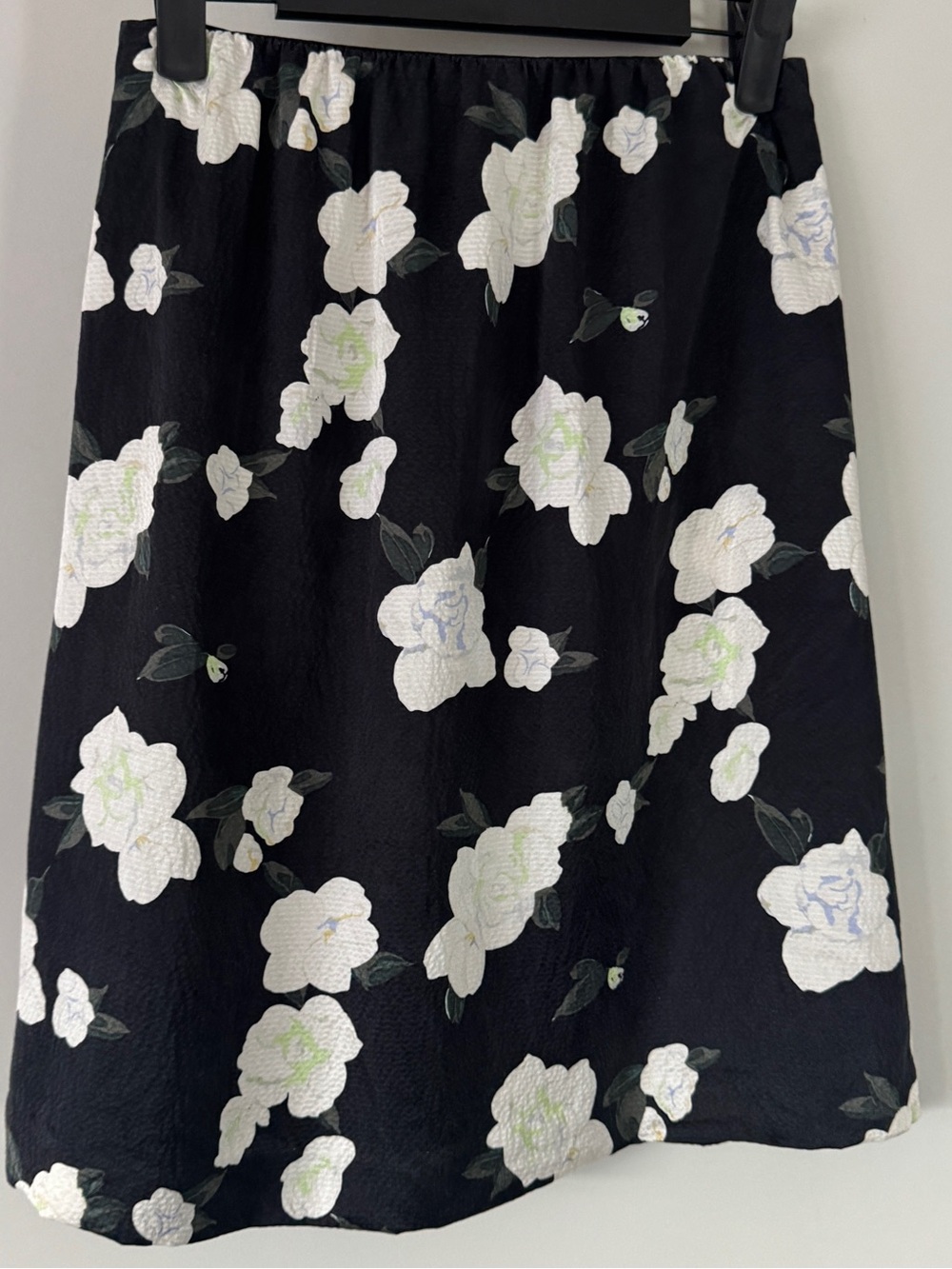 Club Monaco 100% Silk Floral Skirt Size 0 Black White A-Line Elastic Waist
